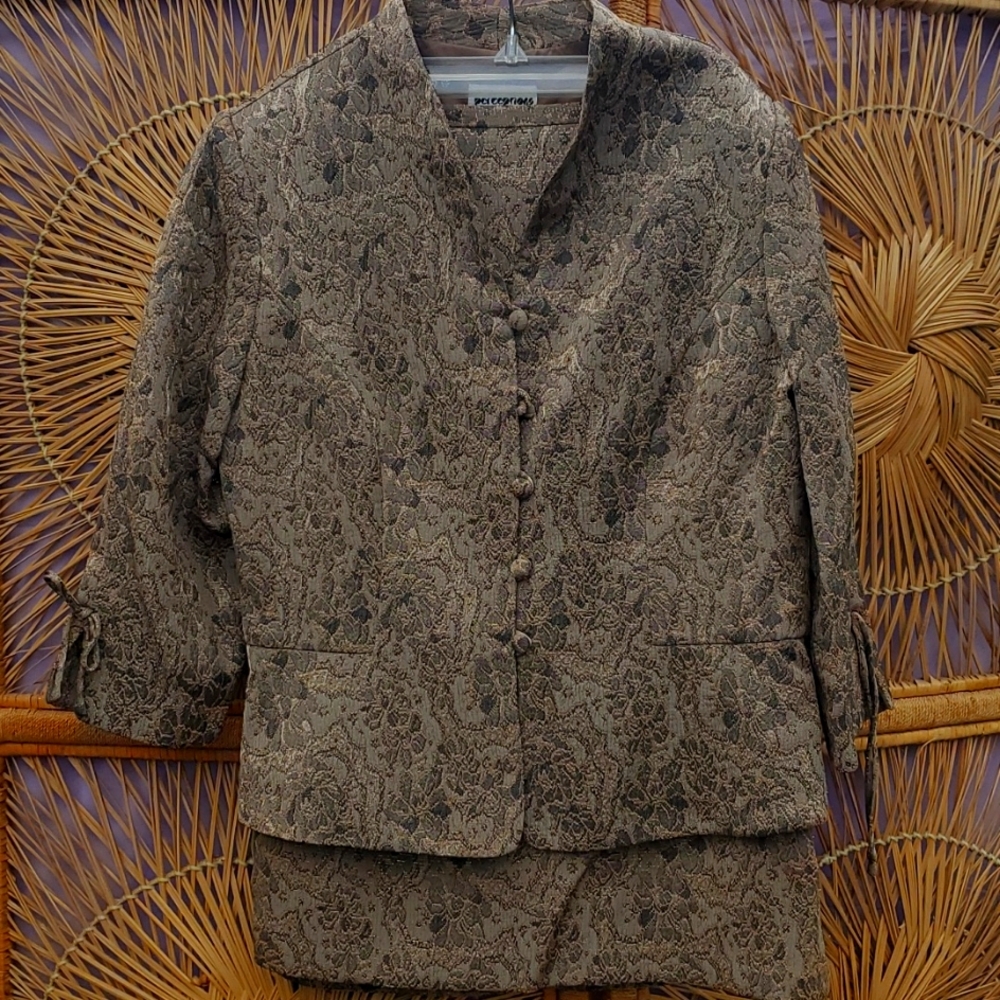 Ladies Perceptions Size 8 Gold mix color